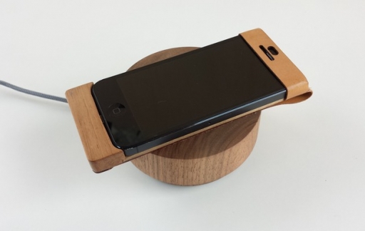 Oree Pebble 2 Draadloze Iphone Lader Van Hout Met Stijlvolle Case