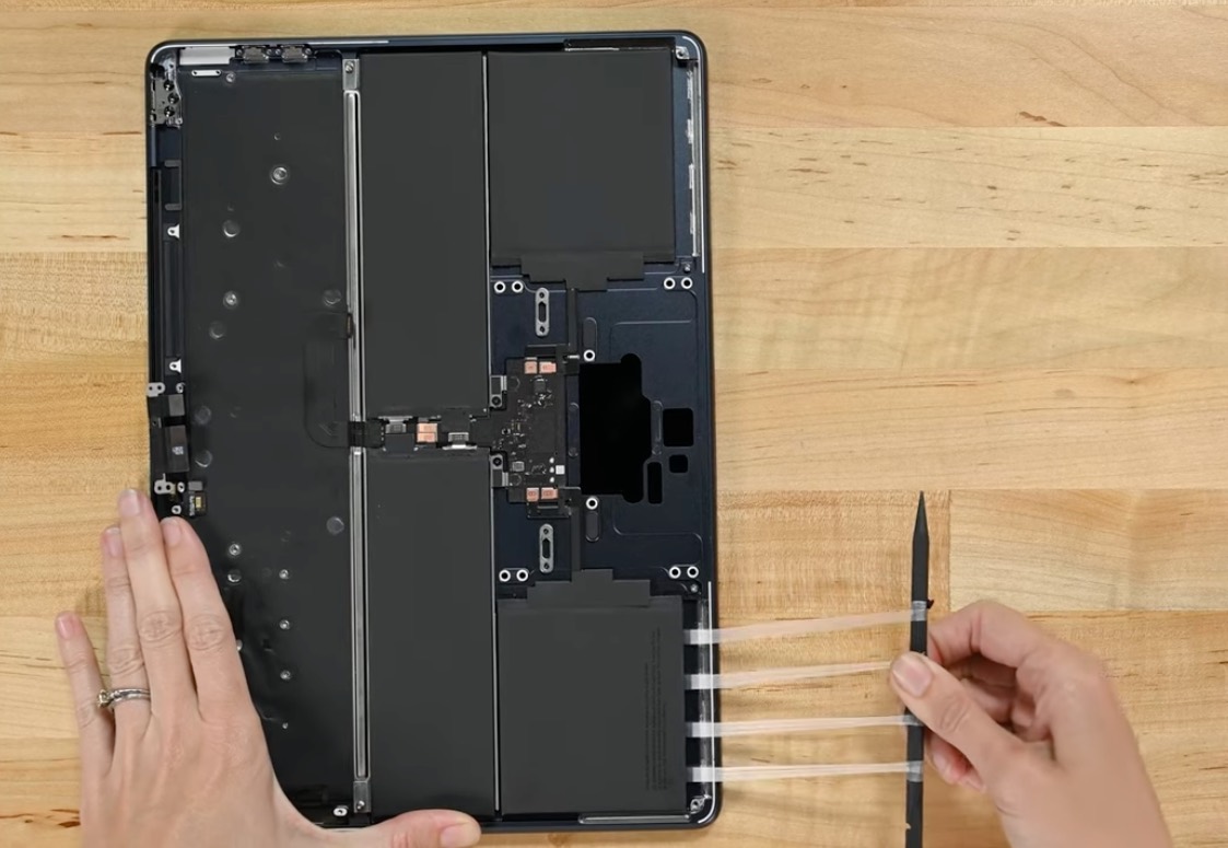 MacBook Air M2 Teardowns Tonen M2-chip En Leeg SSD-slot